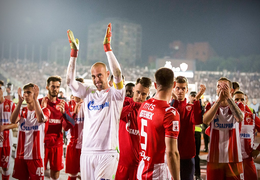 5 cầu thủ mắc COVID-19, đội bóng Serbia vẫn ăn mừng với 20.000 khán giả