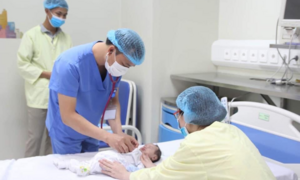 Nghẹt thở cứu sống bé sơ sinh 15 giờ tuổi bị tổn thương tim bẩm sinh 