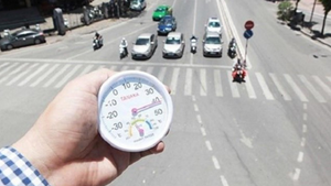 Hôm nay, nhiệt độ ngoài trời lúc nắng nóng cao điểm thế nào?