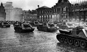 Video: Lễ duyệt binh Ngày Chiến thắng 75 năm trước diễn ra thế nào?