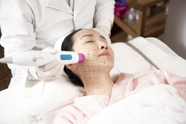 Giáng My lần đầu livestream lộ mặt mộc, đọ sắc với bạn gái Chi Bảo kém 20 tuổi