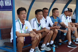 HLV Nguyễn Văn Sỹ rời ghế nóng, mong đổi vận cho CLB Nam Định