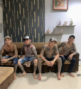 Trí 'nhảm' cùng đồng bọn trả tiền, phát áo cam cho đàn em để tránh bị đánh nhầm