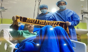 Báo quốc tế ngạc nhiên về hồi phục của phi công Anh, ca ngợi nỗ lực của Việt Nam