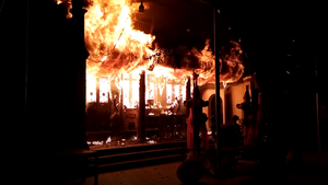 Cháy đền Tam Quan Lâm Du trong đêm