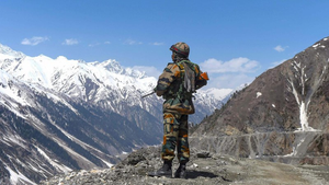 Ấn Độ: Trung Quốc tiếp tục xây công trình, bố trí thêm quân dọc biên giới 