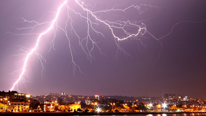 Choáng váng với tia 'siêu sét' dài hơn 700 km