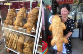 Bánh mì cá sấu 'siêu to khổng lồ' ở An Giang khiến dân mạng tò mò