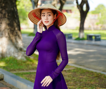 Hoa hậu Khánh Vân thành nàng thơ trong tà áo dài Huế