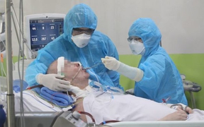 Bệnh nhân COVID-19 người Anh: 'Ở nơi nào khác trên hành tinh, chắc tôi chết rồi'