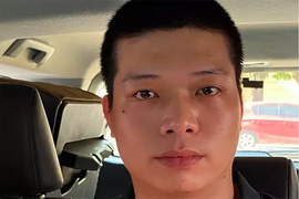 Bắt được kẻ mặc sơ mi trắng cướp tiệm vàng Sông Giang