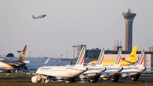 COVID-19 rình rập, EU trì hoãn quyết định mở cửa biên giới