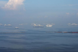 Tàu cá va chạm tàu chở hàng, 12 người Philippines mất tích