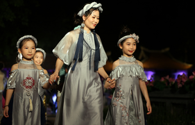 Nhà thiết kế Hoài Nguyễn mang cao nguyên đá Đồng Văn xuống Văn Miếu