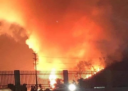 Rừng keo trong doanh trại quân đội bốc cháy dữ dội trong đêm