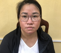 Người phụ nữ đóng giả bác sĩ lừa gia đình bệnh nhân 100 triệu đồng