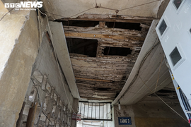 Kinh hãi loạt khu tập thể cũ chờ sập, chực đè người, dân Hà Nội vẫn bám trụ