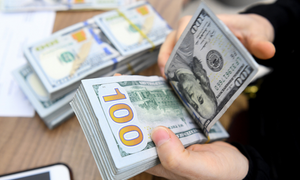 Đầu tháng, tỷ giá tại các ngân hàng thương mại tăng mạnh 