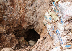 Hai người chết, nhiều người nhập viện do ngạt khí dưới hang sâu