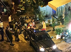 Hỗn chiến trong quán nhậu, 1 người bị chém gần lìa tay, 4 người thương nặng