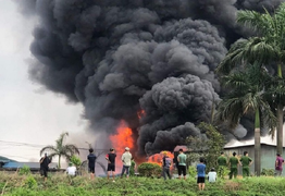 Hỏa hoạn tại kho hàng Long Biên: Hóa chất bị cháy rất độc hại, dễ bay hơi