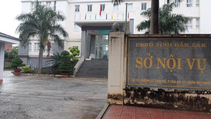 Bắt Thanh tra Sở Nội vụ Đắk Lắk vì vòi tiền nhân viên trường học