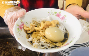 Món bún cua thối nổi tiếng phố núi Pleiku