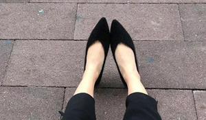 Mua giày, được nhuộm chân miễn phí