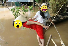 'Quy trình' ngã xuống sông của 2 cô gái qua cầu khỉ