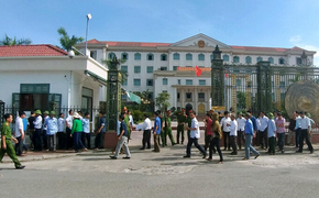 Phụ huynh Hà Tĩnh phản đối giải thể trường cấp 3