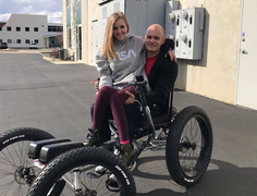 'Xe lăn tình yêu' do YouTuber nổi tiếng làm cho vợ được sản xuất hàng loạt