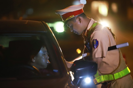 Phạt 35 triệu đồng, tước bằng lái gần 2 năm tài xế không chịu đo nồng độ cồn