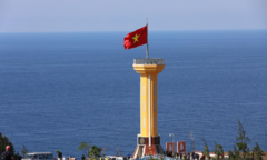 Lễ thượng cờ thiêng liêng trên đỉnh núi lửa đẹp nhất Việt Nam