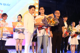 Mất chưa đến 5 phút, nam sinh Quảng Bình giành học bổng hàng trăm triệu đồng