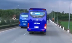Đoàn xe chở công nhân 'ngáng đường' xe chữa cháy: Buộc thôi việc 2 tài xế