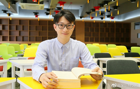 Thầy giáo trẻ gây sốt mạng khi tặng 'bánh mì Doraemon' cho học sinh 