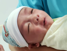 Không có người nhận, bé sơ sinh bị bỏ rơi ở hố ga được đưa vào viện mồ côi