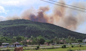 Rừng ở Thanh Hóa đang bốc cháy dữ dội giữa trời nắng gắt