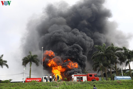 Cháy kho hóa chất ở Long Biên: Không khí có chất hóa học vượt chuẩn gần 20 lần