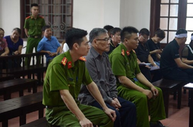 Kẻ truy sát cả nhà em gái: 'Bị cáo từng quỳ lạy các cháu để xin lại tiền'