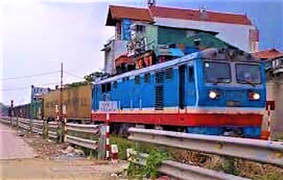 Tìm người thân của một phụ nữ mang thai bị tàu hỏa tông chết ở Hà Nội