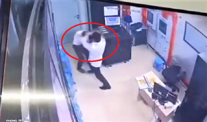 Gã thanh niên đánh tới tấp nữ nhân viên bảo vệ chung cư ở Hà Nội