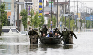 Mưa lũ kinh hoàng, hàng nghìn ngôi nhà ở Nhật Bản chìm trong nước