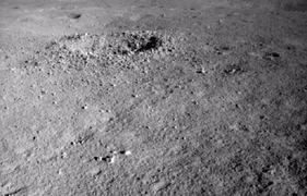 Vén màn bí ẩn về loại vật chất kỳ lạ được tìm thấy trên vùng tối của Mặt trăng