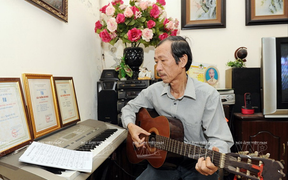 Tác giả bài hát về 'cá vàng bơi trong bể nước' qua đời