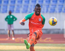 Trung vệ cao 1m88 gốc châu Phi hết cửa lên đội tuyển Malaysia