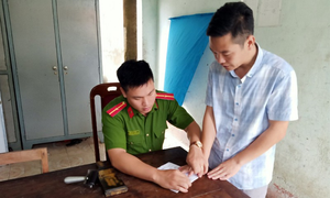 Khởi tố phóng viên cưỡng đoạt 30 triệu đồng của nữ bị can