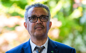 Tổng giám đốc WHO lau nước mắt kêu gọi thế giới đoàn kết chống COVID-19