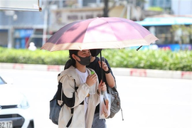 Nắng nóng trên 40 độ C thiêu đốt Bắc và Trung Bộ, chỉ số UV mức nguy hại rất cao