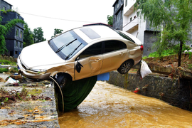 Mưa lũ Trung Quốc diễn biến phức tạp, 140 người chết hoặc mất tích